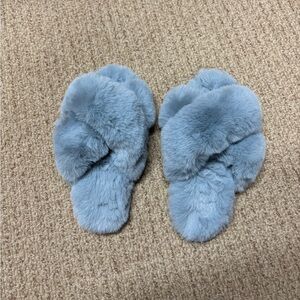 Cozy Blue Faux Fur Slippers (new)